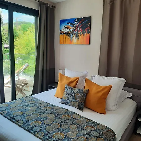 Hotel Hpc Suites - Cassis Centre - Parking Gratuit & Piscine Chauffee 4*