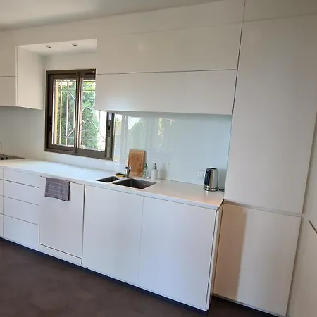 Particulier - Hpc Centre - Parking Securise & Piscine Chauffee 카시스