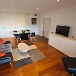 Particulier - Hpc Centre - Parking Securise & Piscine Chauffee 카시스