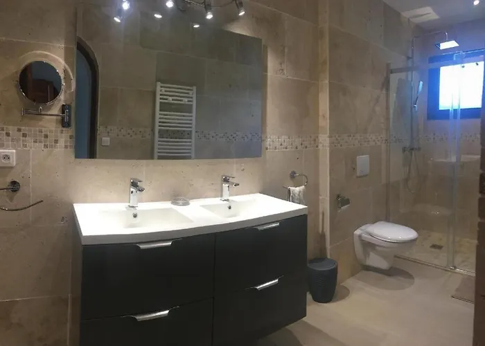 Hotel Particulier Cassis - Hpc Suites Cassis Centre - Parking Securise & Piscine Chauffee