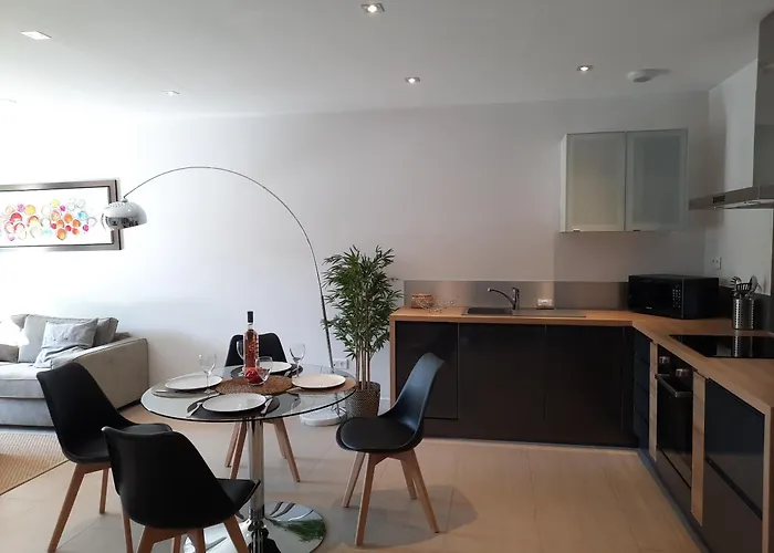 Hotel Particulier Cassis - Hpc Suites Cassis Centre - Parking Securise & Piscine Chauffee Hotel