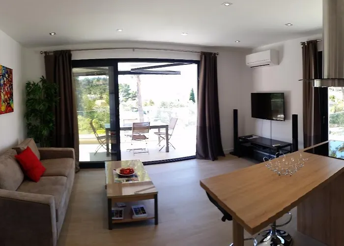 Hotel Particulier Cassis - Hpc Suites Cassis Centre - Parking Securise & Piscine Chauffee