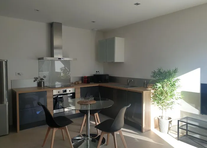 Hotel Hotel Particulier Cassis - Hpc Suites Cassis Centre - Parking Securise & Piscine Chauffee 4*