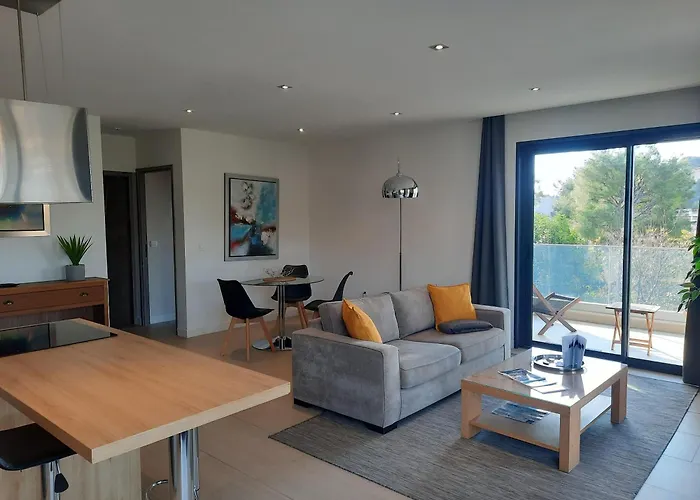 Hotel Particulier Cassis - Hpc Suites Cassis Centre - Parking Securise & Piscine Chauffee 4*