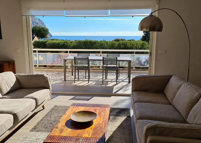 Hotel Particulier Cassis - Hpc Suites Cassis Centre - Parking Securise & Piscine Chauffee Hotel